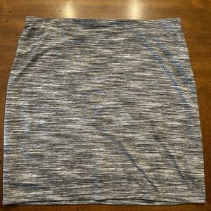 19” heathered gray skirt